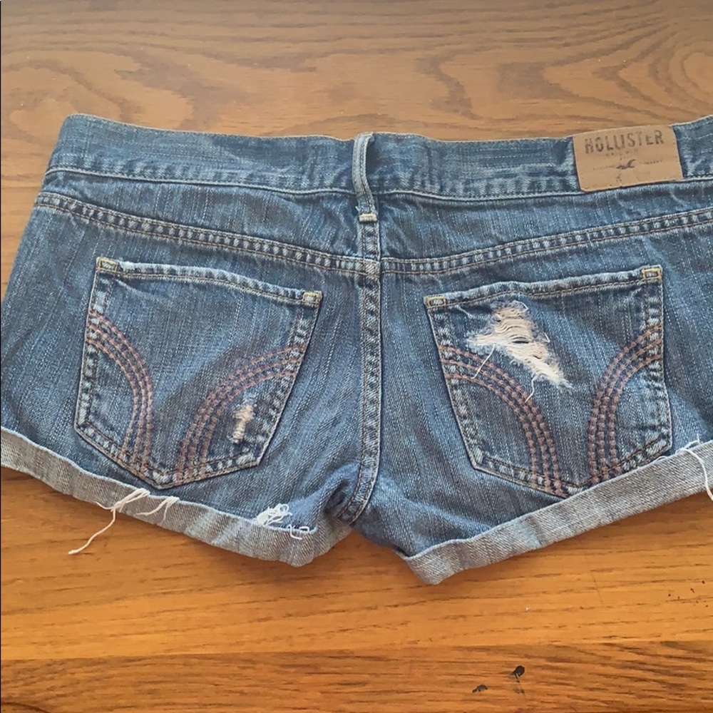 Shorts - Picture 2 of 3